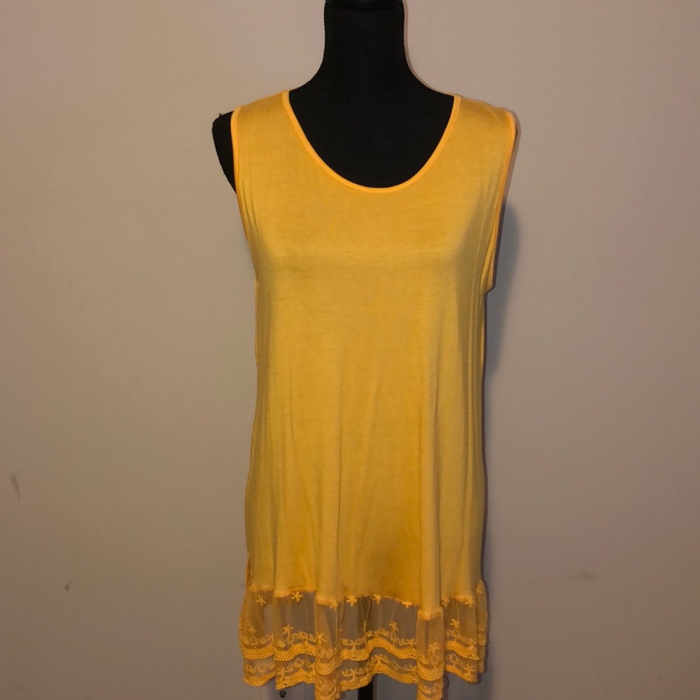 NWT Grace & Emma Sleeveless Shirt with Lace Trim